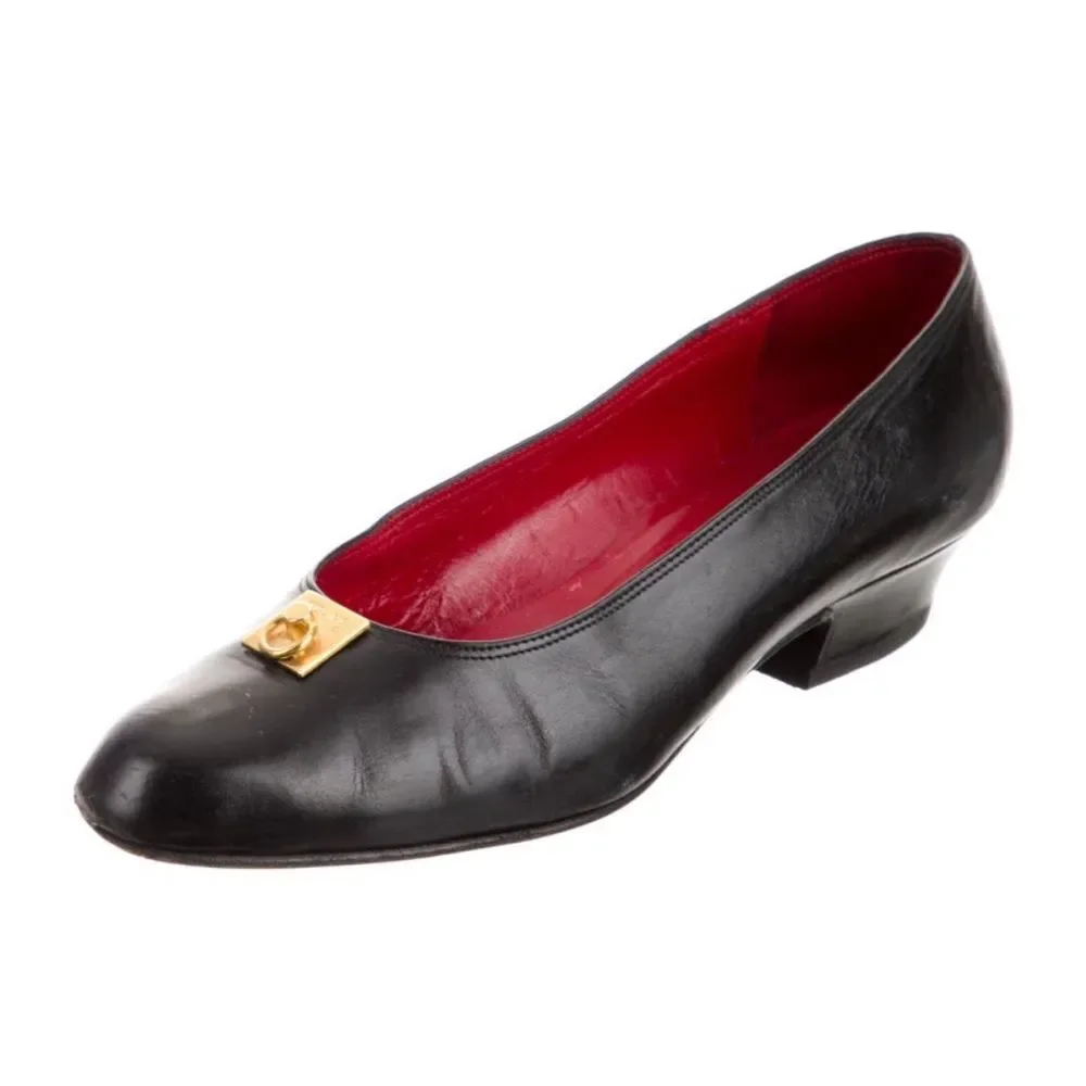 Celine 2019 Black Leather Pumps/Shoes w/Gold Logo Accent Size: 4.5 (IT 34.5)